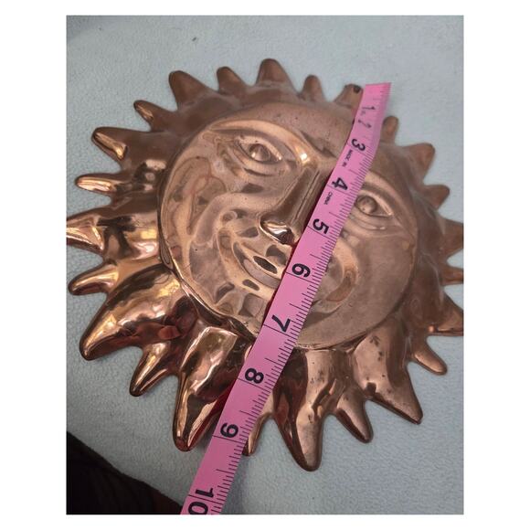 Vintage Anamorphic Sun Face Copper Metal Wall Hanging Smiling Sunshine Round - Picture 5 of 6